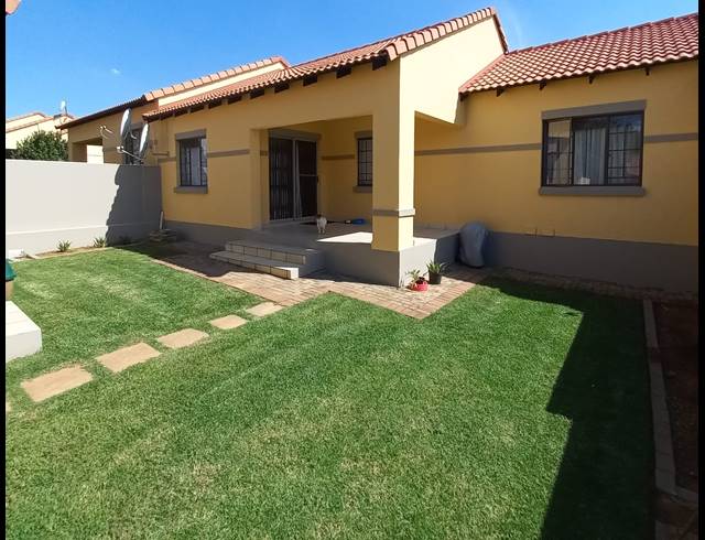 3 BEDROOM SIMPLEX TO LET IN MOOIKLOOF RIDGE